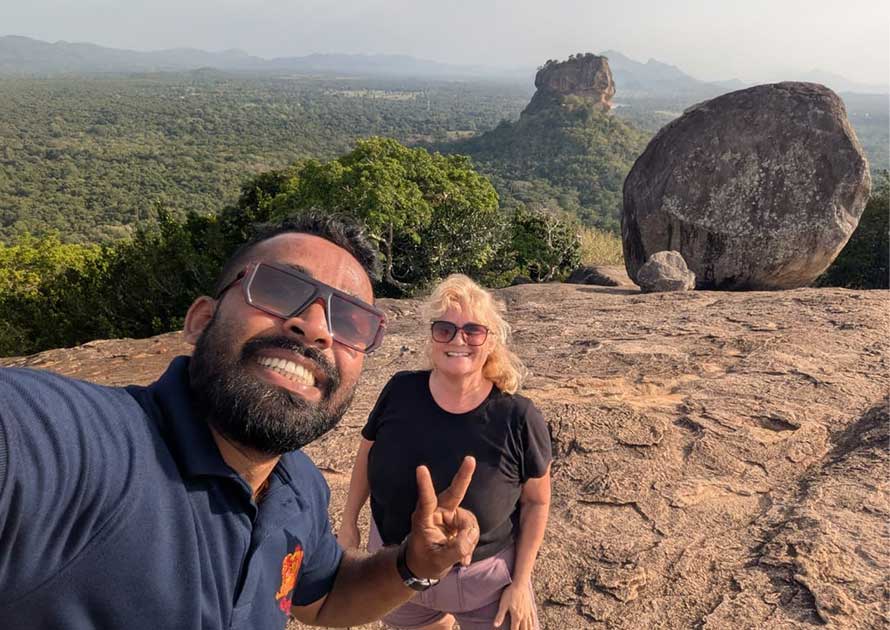 Laka Tours